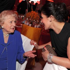 Ricki Lake and Betty White at event of The 82nd Annual Academy Awards (2010)