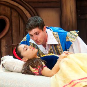 A SNOW WHITE CHRISTMAS Presented by The Pasadena Playhouse A Lythgoe Family Production Directed By Bonnie Lythgoe