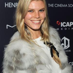 Maryna Linchuk at event of Henry's Crime (2010)