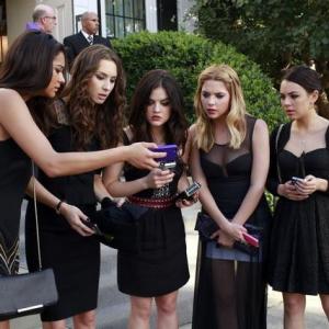 Still of Troian Bellisario Janel Parrish Lucy Hale Ashley Benson and Shay Mitchell in Jaunosios melages 2010