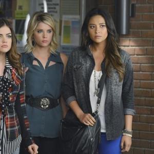 Still of Lucy Hale, Ashley Benson and Shay Mitchell in Jaunosios melages (2010)