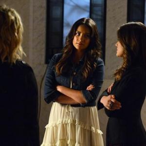 Still of Lucy Hale Ashley Benson and Shay Mitchell in Jaunosios melages 2010