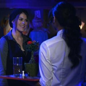 Still of Lindsey Shaw and Shay Mitchell in Jaunosios melages (2010)