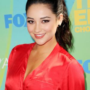 Shay Mitchell at event of Teen Choice 2011 2011