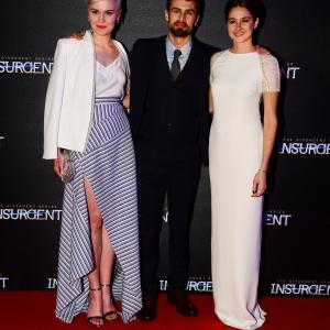 Shailene Woodley Theo James and Veronica Roth at event of Insurgente 2015