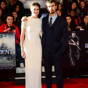 Shailene Woodley and Theo James at event of Insurgente 2015