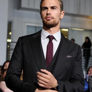 Theo James at event of Divergente (2014)