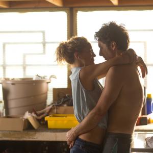 Still of Kate Hudson and Zach Braff in Wish I Was Here (2014)