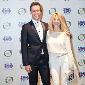 Television Host Matthew Hoffman arrives with Heather Locklear at the American Cancer Society annual gala