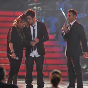Still of Lee DeWyze and Crystal Bowersox in American Idol: The Search for a Superstar (2002)