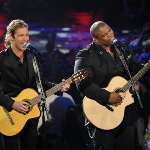 Still of Casey James and Michael Lynche in American Idol: The Search for a Superstar (2002)