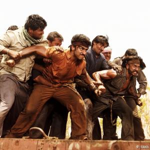 Still of Arjun Kapoor and Ranveer Singh in Gunday (2014)