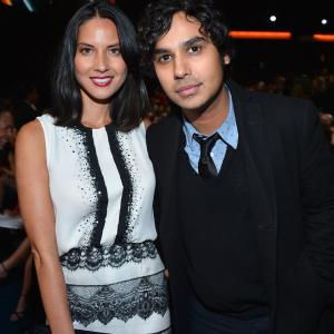 Olivia Munn and Kunal Nayyar at event of The 39th Annual People's Choice Awards (2013)