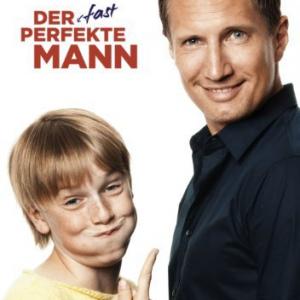 Benno Fürmann and Louis Hofmann in Der fast perfekte Mann (2013)