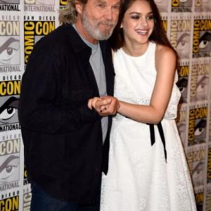 Jeff Bridges and Odeya Rush at event of The Giver