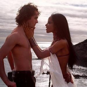Still of Aaliyah and Stuart Townsend in Queen of the Damned 2002