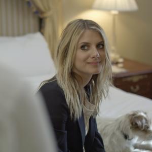 Still of Mélanie Laurent and Cosmo in Beginners (2010)