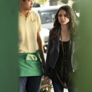 Ki Hong Lee and Sarah Hyland on Modern Family from the episode Mother Tucker