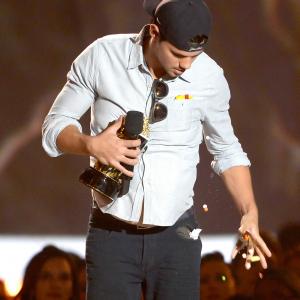 Taylor Lautner at event of 2013 MTV Movie Awards 2013