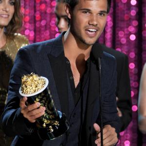 Taylor Lautner at event of 2012 MTV Movie Awards 2012
