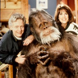 Still of Bruce Davison Kevin Peter Hall and Molly Cheek in Harry and the Hendersons 1991