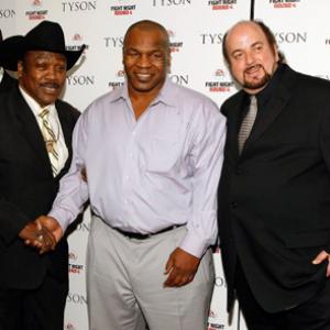 Joe Frazier, Mike Tyson and James Toback at event of Tyson (2008)