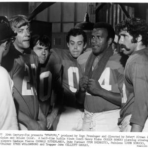 Still of Tom Skerritt Donald Sutherland Elliott Gould Fred Williamson and John Schuck in MASH 1970