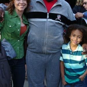 Jaden Betts on the set of LARRY CROWNE with Jadens mother Melissa Barker and on screen father Cedric the Entertainer