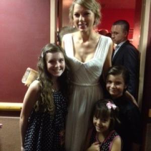 Rose, Reagan & Jack Horan backstage at TEEN CHOICE 2012 with Taylor Swift.