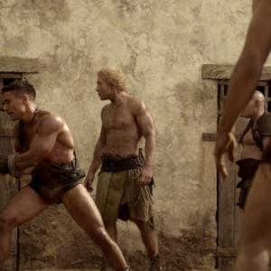 Still of Manu Bennett and Jai Courtney in Spartacus: Blood and Sand (2010)