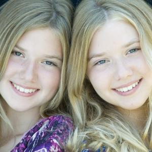 Cailin Loesch (right) and twin sister Hannah Loesch in 2011.