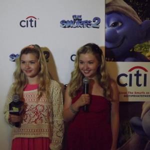 Cailin Loesch (right) and sister Hannah Loesch at the NYC premiere of Smurfs 2
