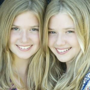 Cailin Loesch right and her twin sister Hannah Loesch in 2011