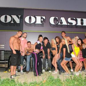 Vanessa Giselle far right and the cast of Vh1s Ton of Cash