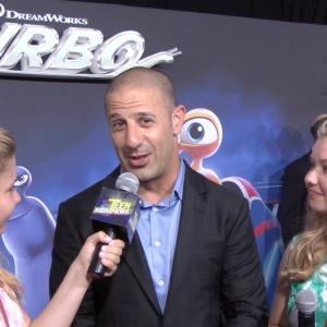 Cailin Loesch (right) and sister Hannah Loesch with Tony Kanaan at the NYC premiere of Turbo