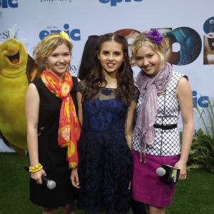 Cailin Loesch right and sister Hannah Loesch left at the NYC premiere of Epic with singer Carly Rose Sonenclar
