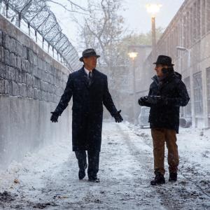 Still of Tom Hanks and Steven Spielberg in Snipu tiltas (2015)