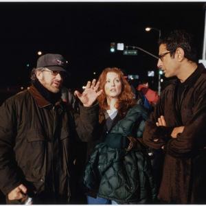 Still of Jeff Goldblum Julianne Moore and Steven Spielberg in The Lost World Jurassic Park 1997
