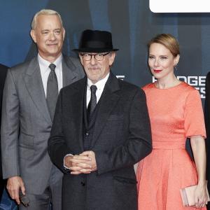 Tom Hanks, Steven Spielberg and Amy Ryan at event of Snipu tiltas (2015)