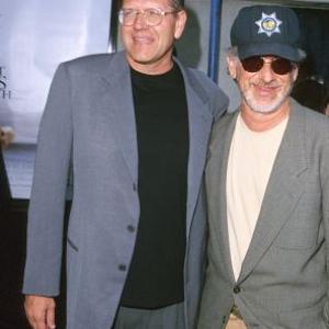 Steven Spielberg and Robert Zemeckis at event of What Lies Beneath 2000