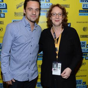 Janet Pierson and Jake Johnson at event of Sugerovai 2013