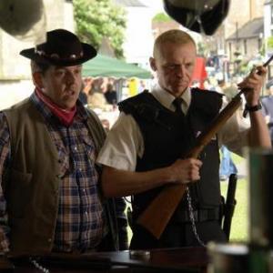 Still of Nick Frost and Simon Pegg in Hot Fuzz 2007