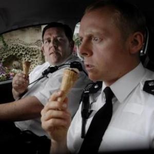 Still of Nick Frost and Simon Pegg in Hot Fuzz (2007)