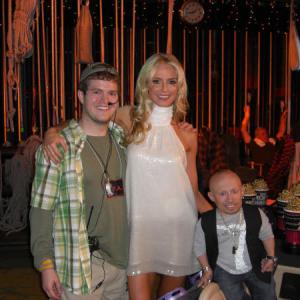 Erich playing Erich the PA with the Orbit Girl and Vern Troyer at the 2008 MTV Movie Awards wwworbitmtvcom