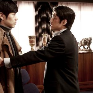 Still of Jin-hee Ji and Jong-hyeok Lee in Pyeong-haeng-i-ron (2010)