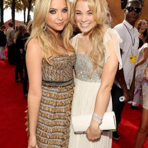 Lenay and Ashley at the MTV Movie Awards