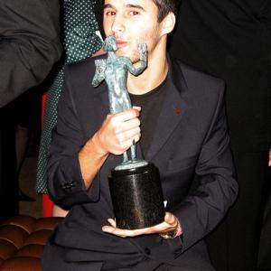 Josh Wood holds SAG Award at the 15th Annual Screen Actors Guild Awards at the Shrine Auditorium on January 25 2009 in Los Angeles California