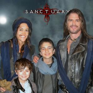 With Sanctuary onset family: Scott Mcneil (Birot), Luvia Petersen (Narra), Valin Shinyei Biza). Alex in the role of Linor.