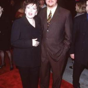 Roseanne Barr and Ben Thomas at event of Beloved 1998