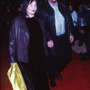Roseanne Barr and Ben Thomas at event of Visuomene pries Lari Flinta 1996